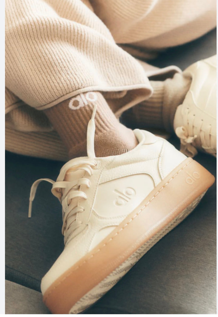 Alo sneakers, 6.5 Clay