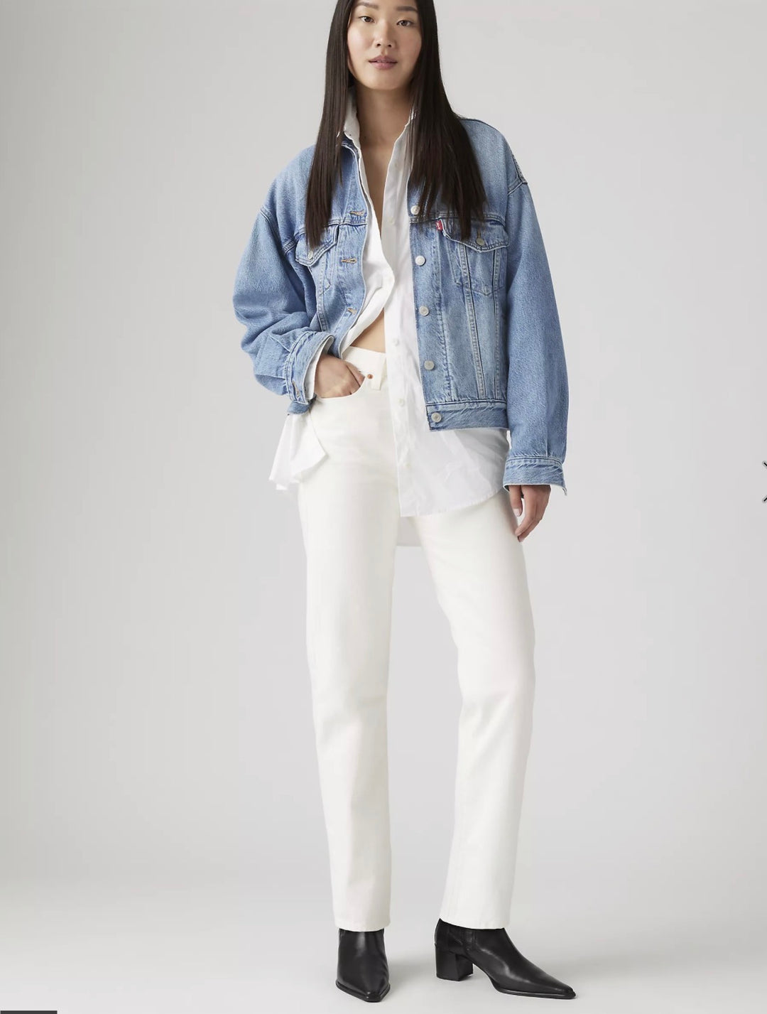 Levis je, 28 white
